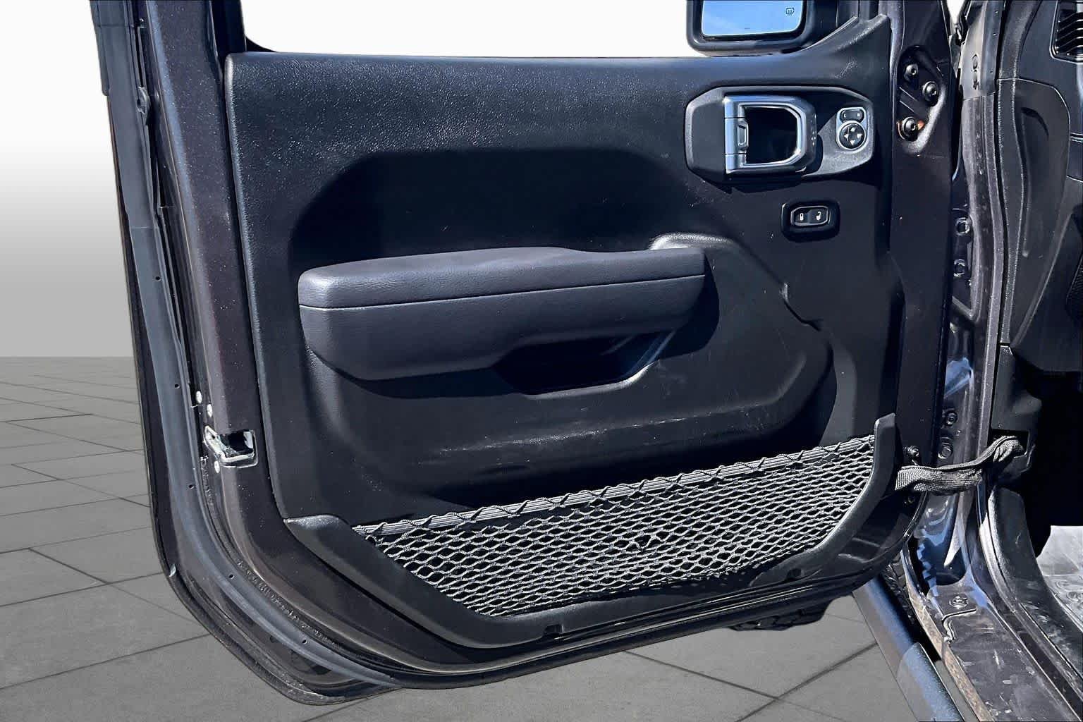 Used 2025 Granite Crystal Metallic Clearcoat Jeep Mojave image 19
