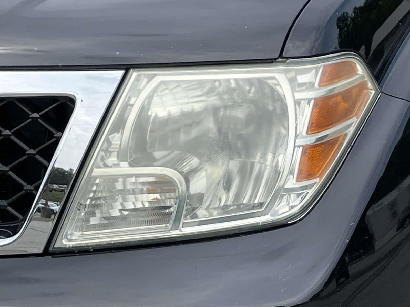 Used 2015 Super Black Nissan SV image 13