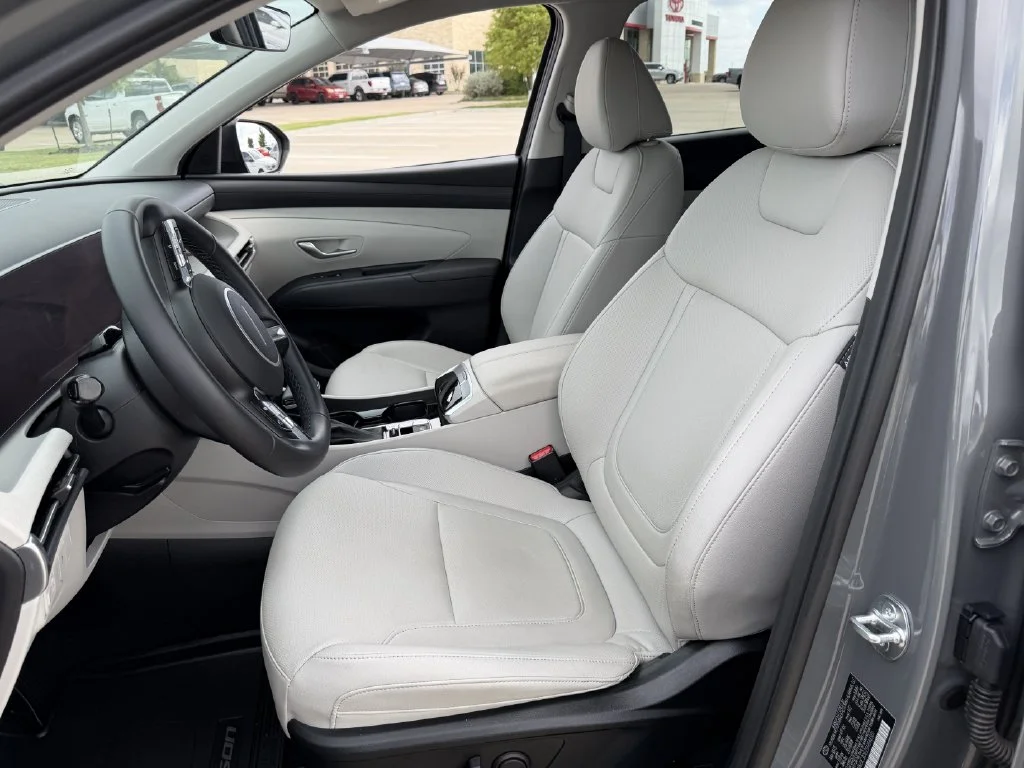 Used 2025 Gray Hyundai SEL Convenience image 25