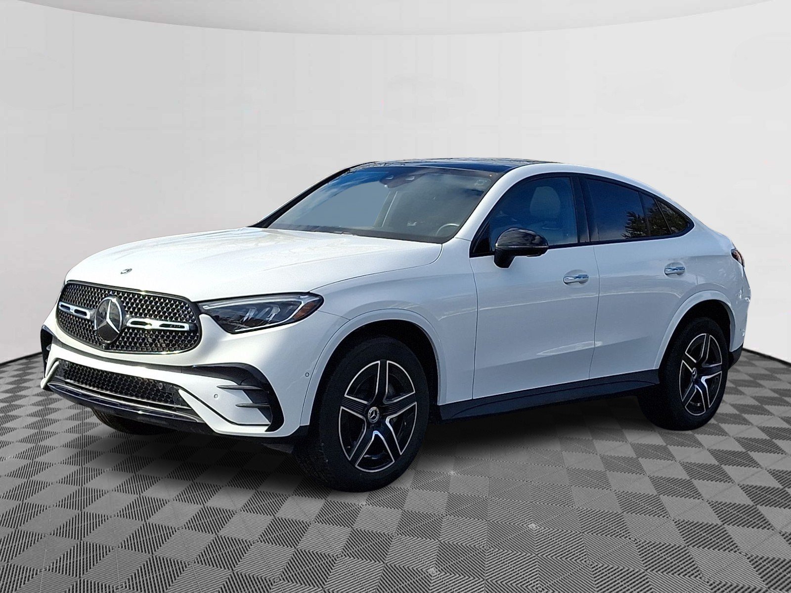 Certified Used 2024 Polar White - 149 Mercedes-Benz 4MATIC® Coupe image 3