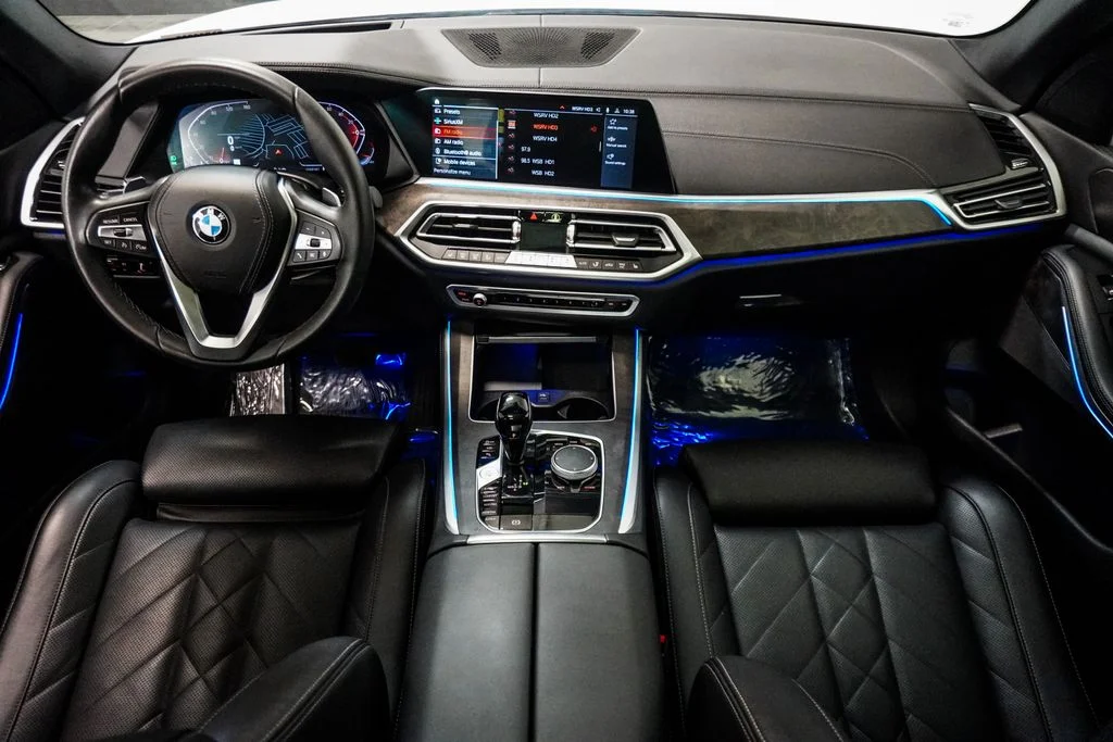 Used 2023 White BMW sDrive40i image 12
