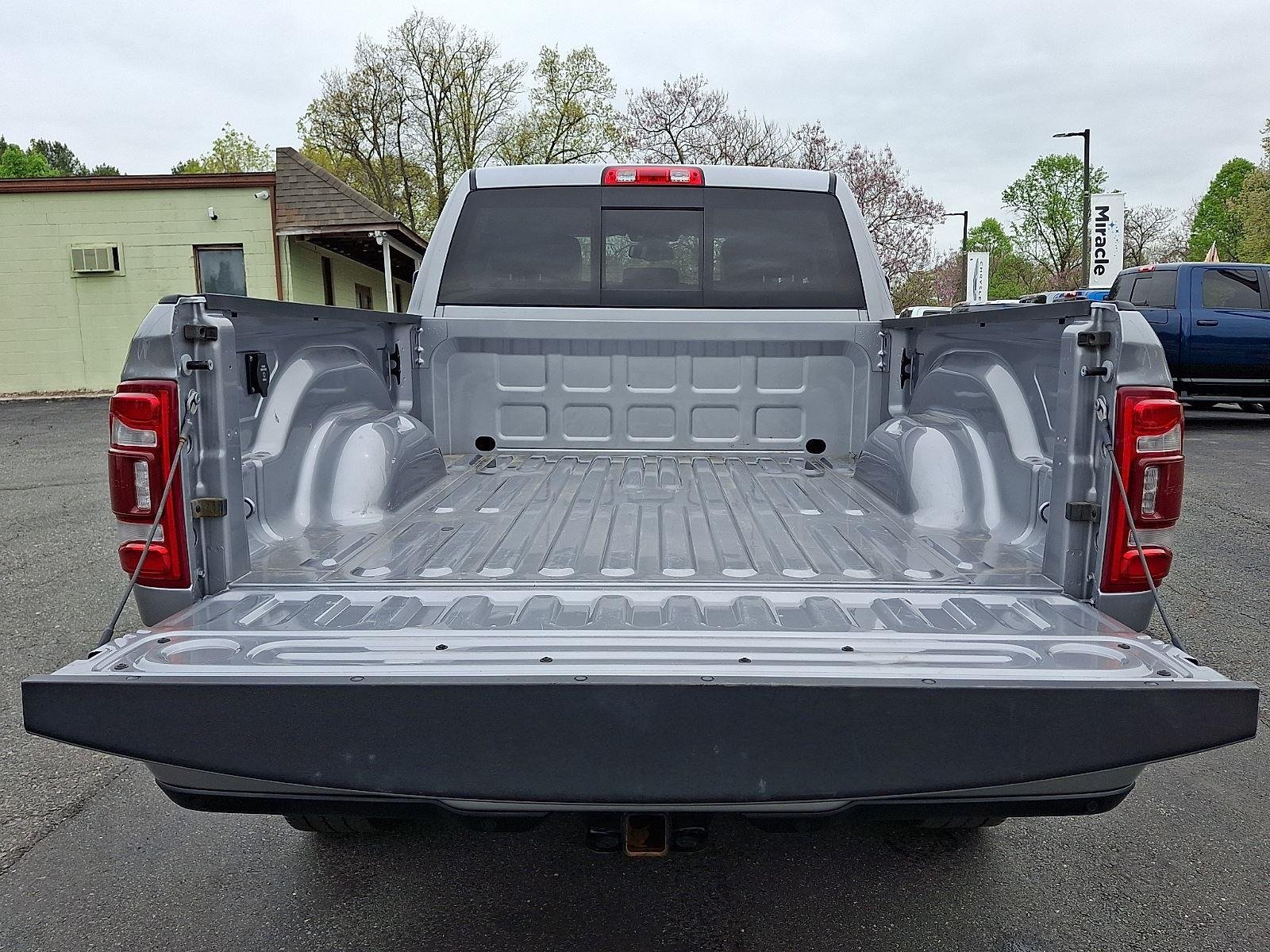 Used 2024 Billet Silver Metallic Clearcoat Ram Laramie image 31