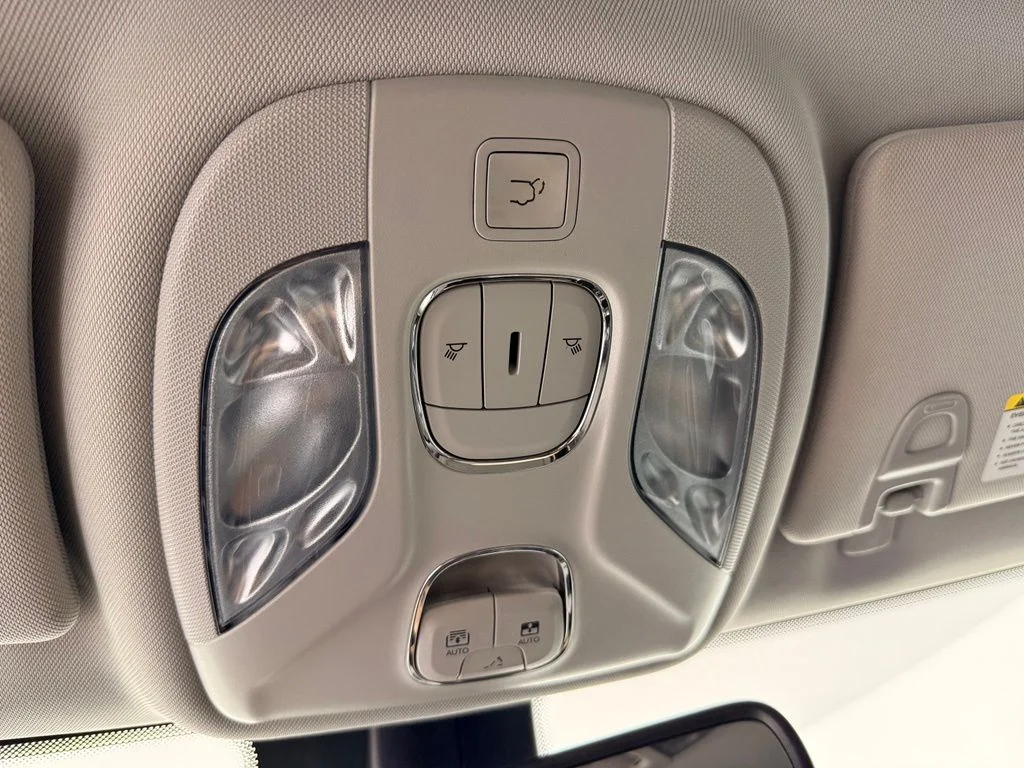 Used 2022 Black Jeep Latitude image 28