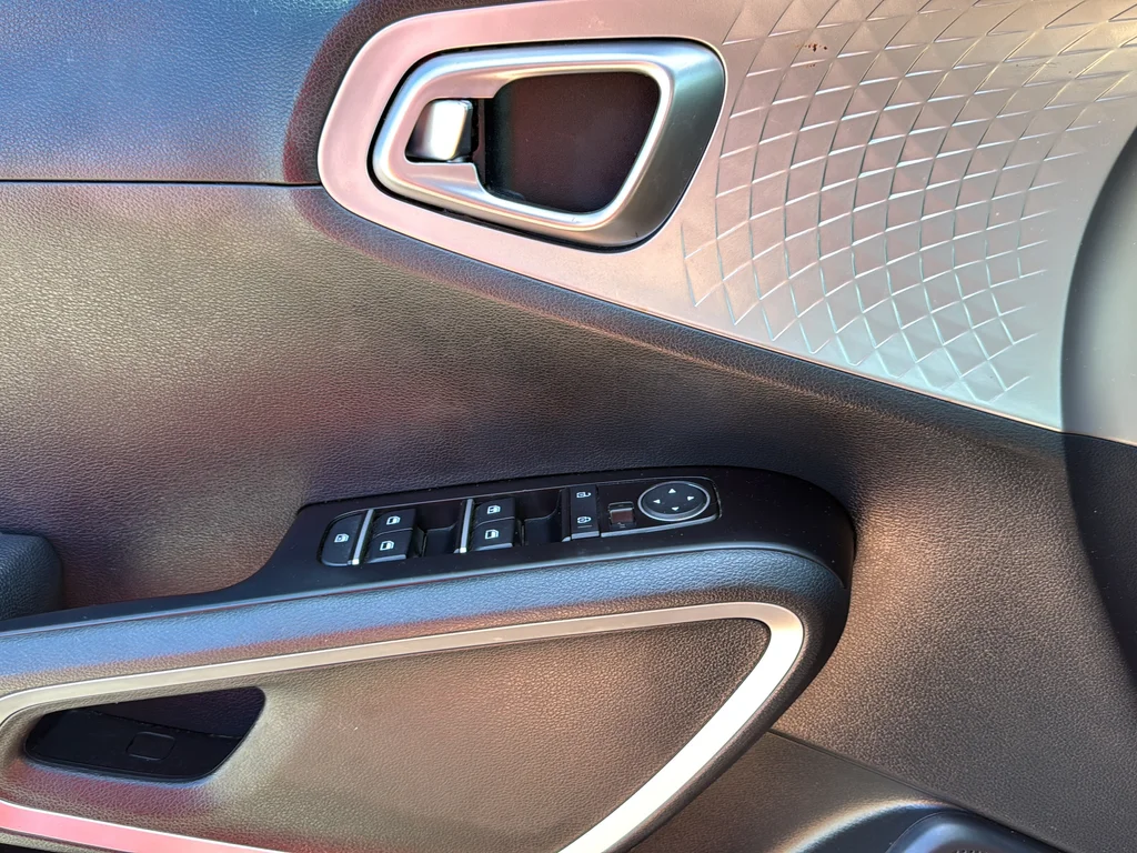 Used 2024 Red Kia S image 27