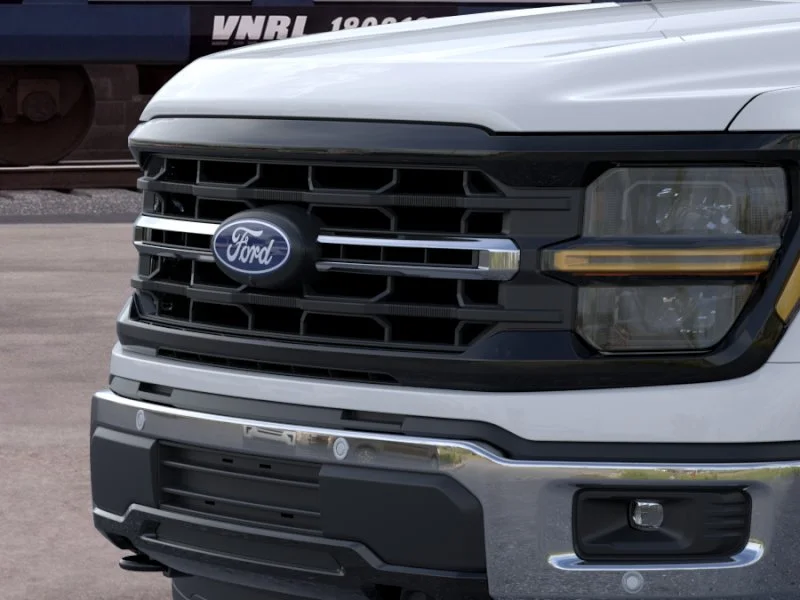 New 2026 Oxford White Ford XLT image 17