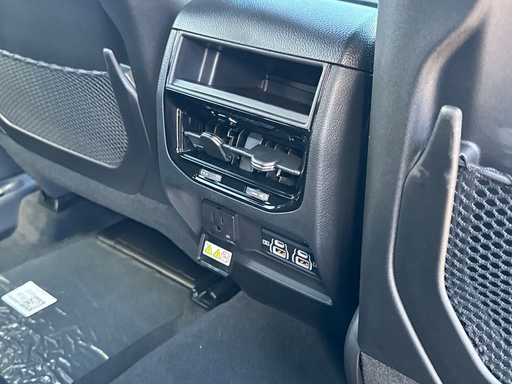 New 2026 Diamond Black Crystal Pearlcoat Jeep Laredo X image 18