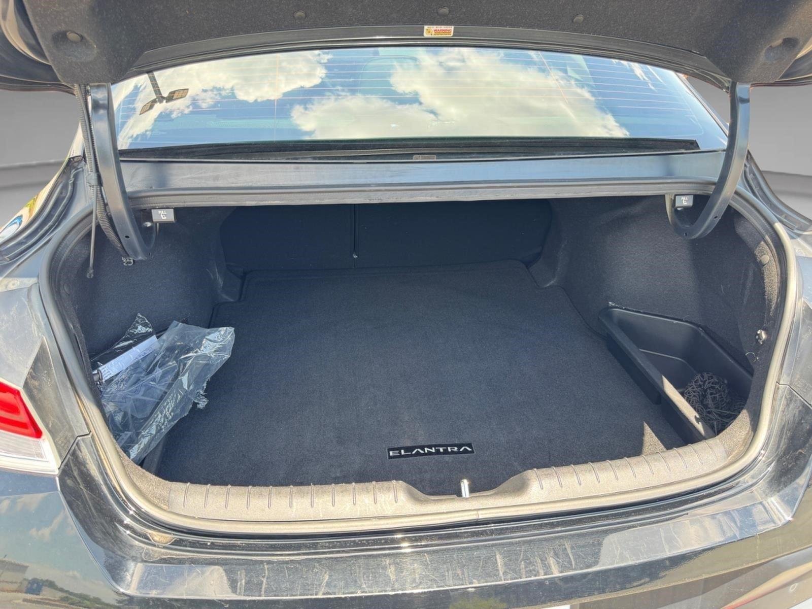 Used 2024 Abyss Black Hyundai Limited image 19