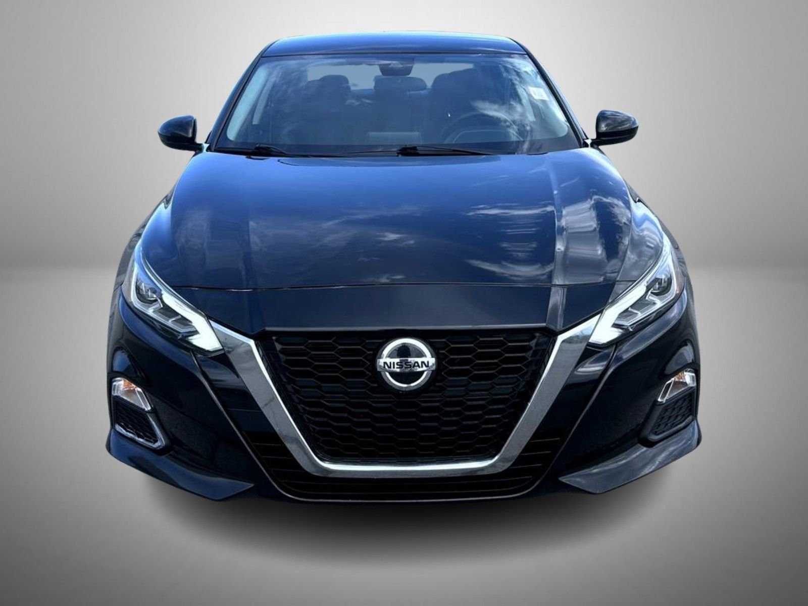 Used 2022 Black Nissan 2.5 SV image 2