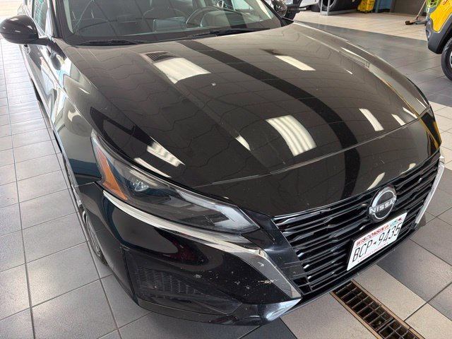 Used 2024 Super Black Clearcoat Nissan 2.5 SV image 4