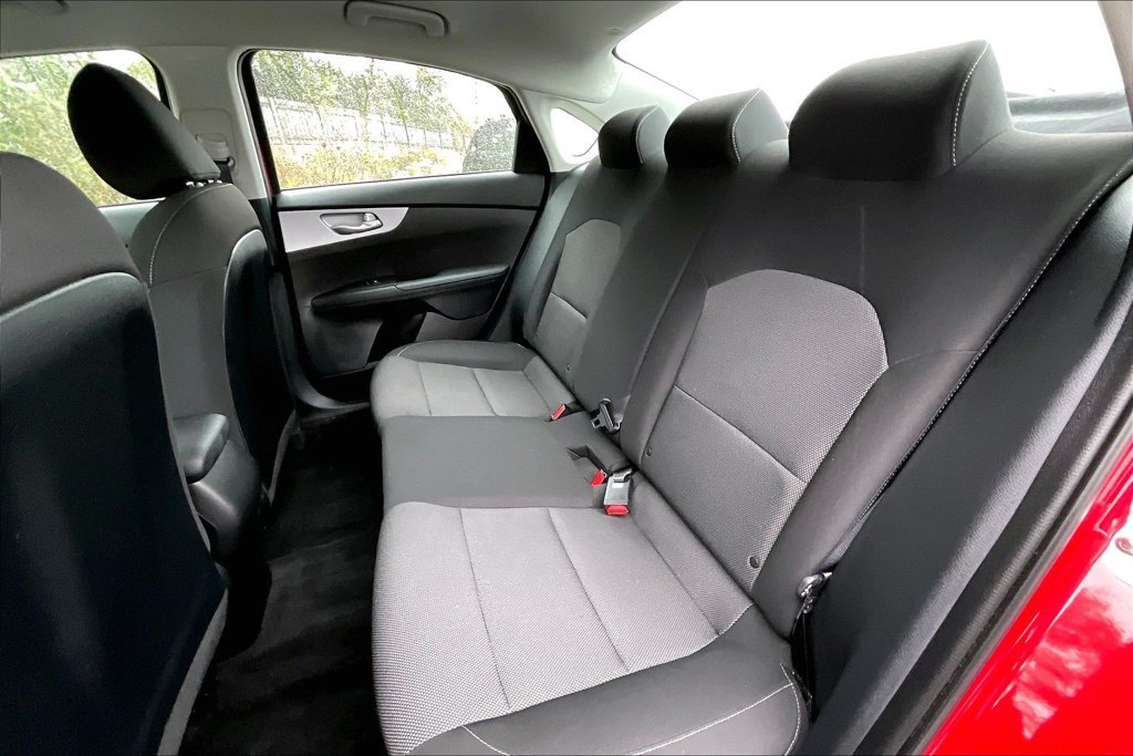 Used 2023 Red Kia LXS image 26