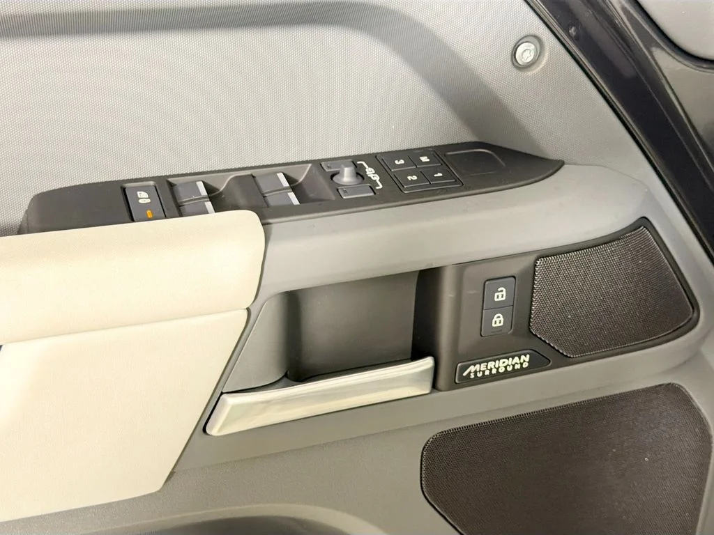 New 2026 Carpathian Grey Land Rover X-Dynamic SE image 18