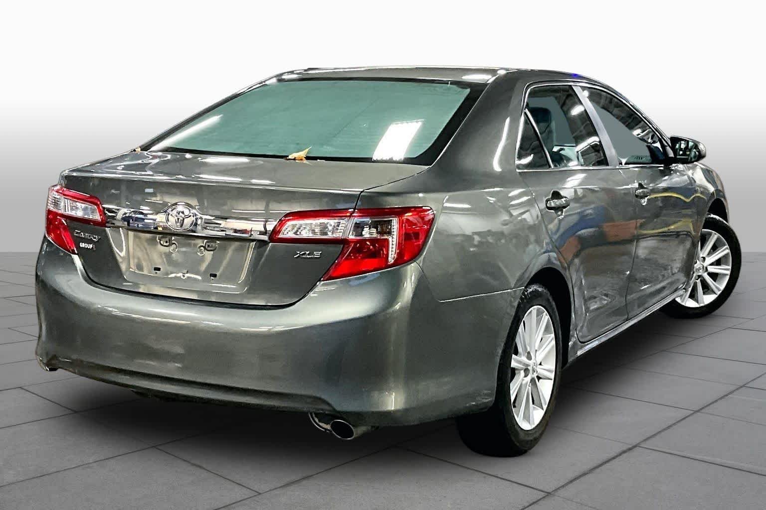 Used 2014 Cypress Pearl Toyota XLE image 13