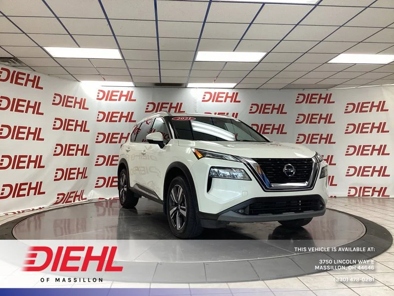 Used 2021 White Nissan SL image 1