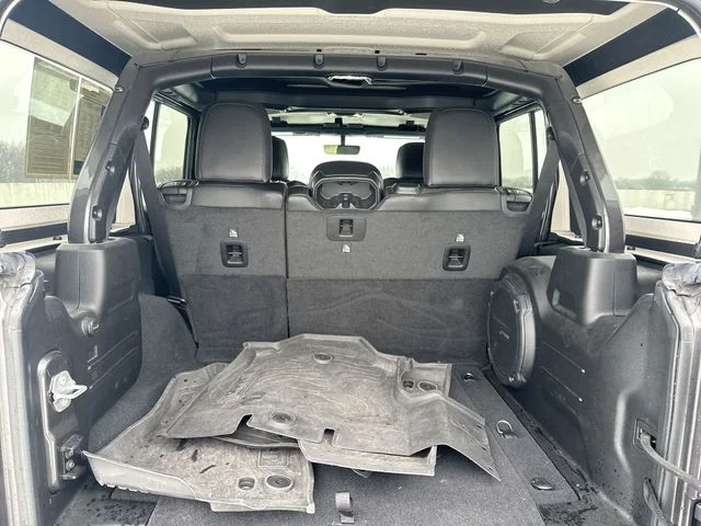 Used 2022 Gray Jeep Unlimited Sahara Altitude image 24