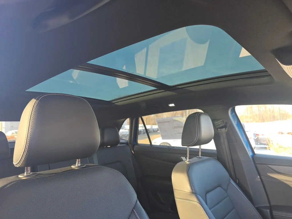 New 2024 Kingfisher Blue Metallic Volkswagen 2.0T SEL R-Line image 4