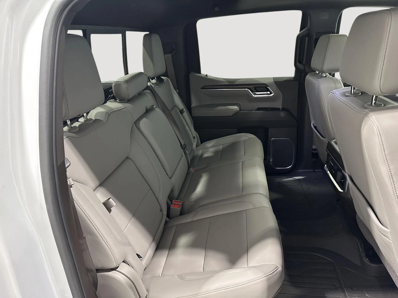 Used 2023 WHITE FROST TRICOAT GMC SLT image 26