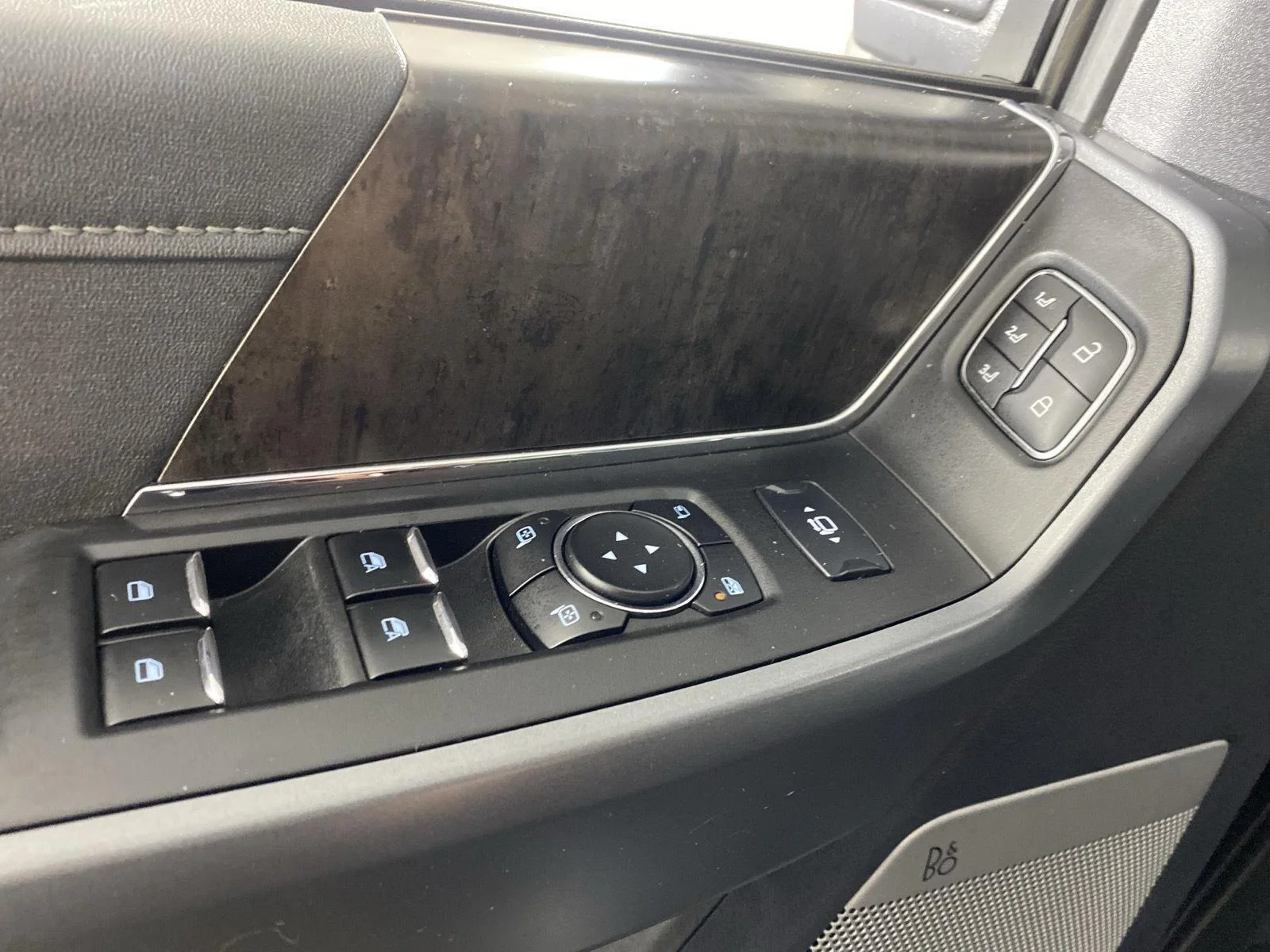 Used 2024  Ford LARIAT image 15