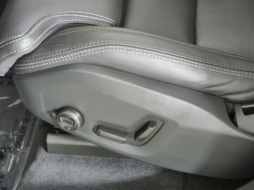Used 2023 Silver Volvo Ultimate image 39
