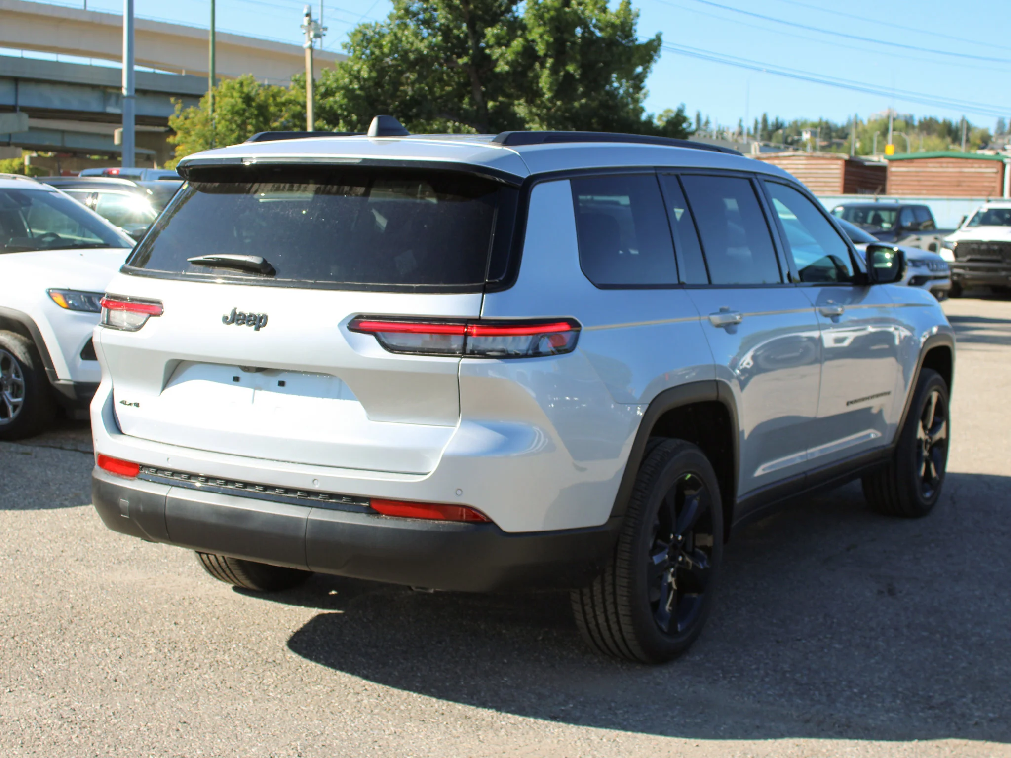 New 2025 Silver Jeep Altitude* 4x4, Sunroof, Trailer Tow Package, Heated Leather image 4
