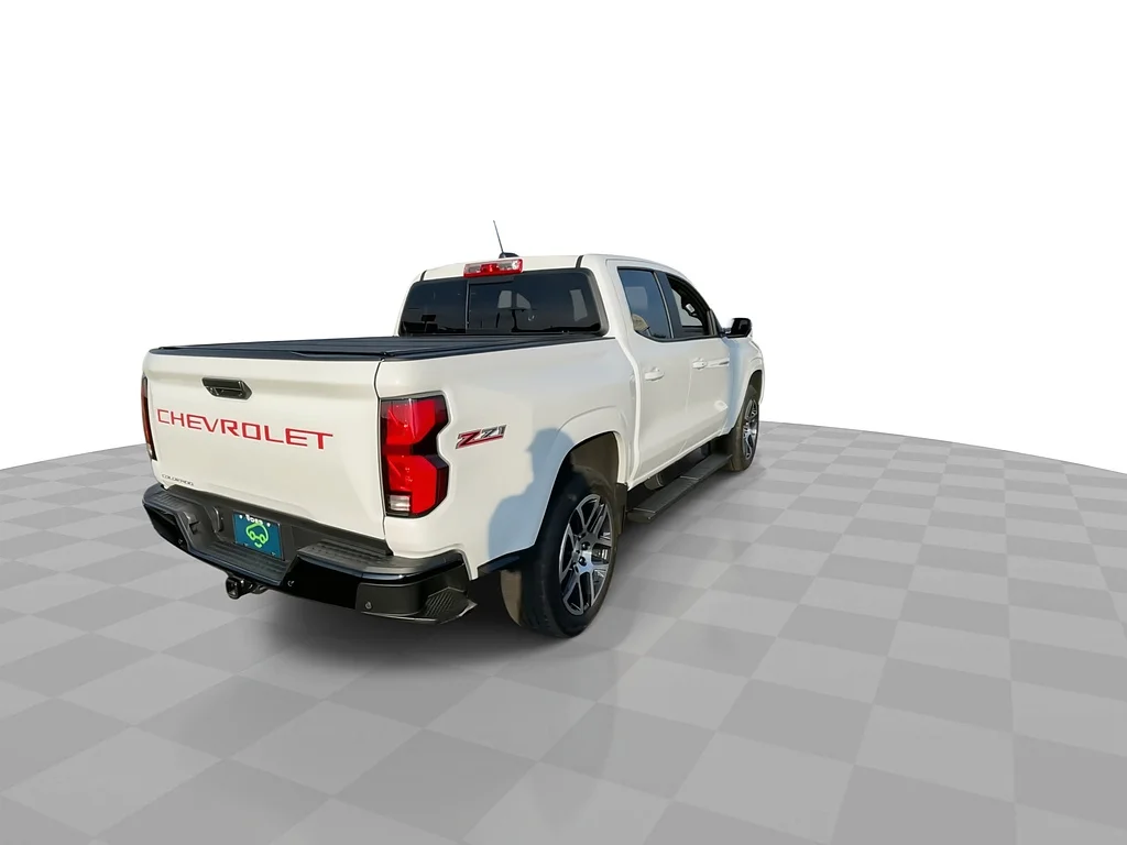 Used 2024 Summit White Chevrolet Z71 image 9