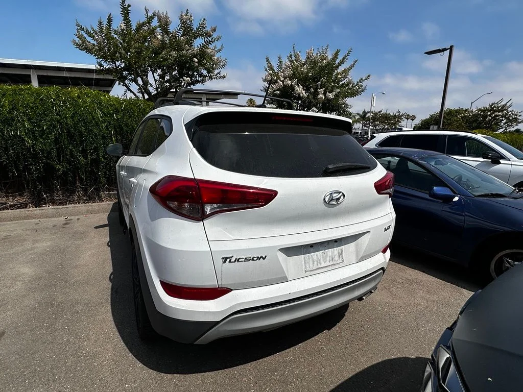Used 2017 White Hyundai Night image 22