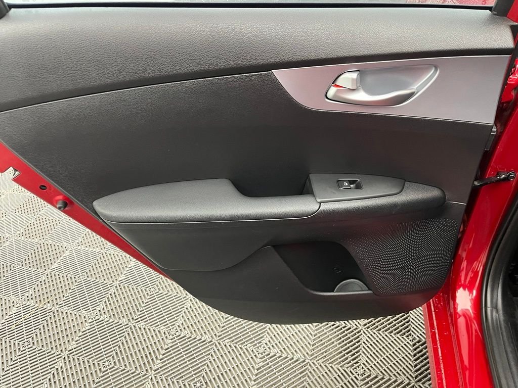 Used 2023 Currant Red Kia LXS image 29