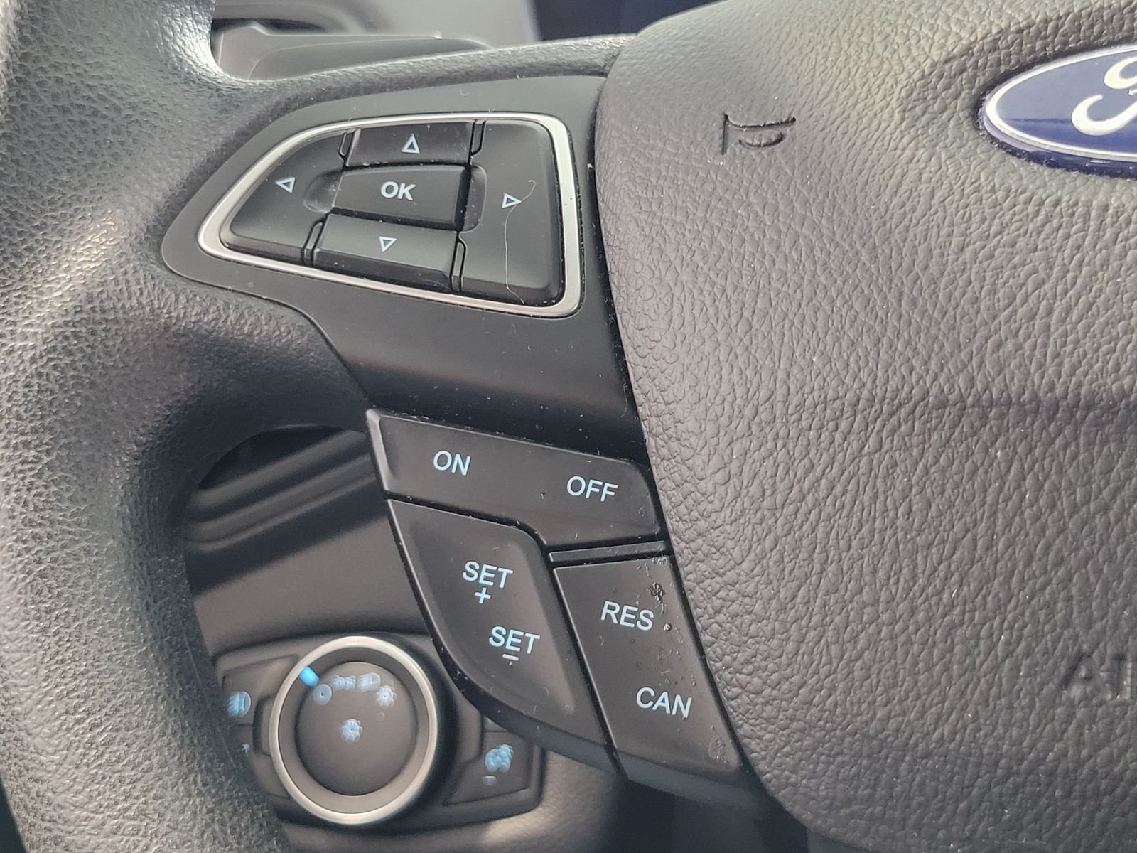 Used 2018 Blue Ford SE image 15
