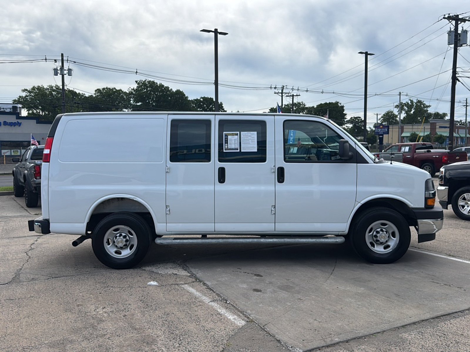 2025 Chevrolet Express Cargo Work Van - Photo 9