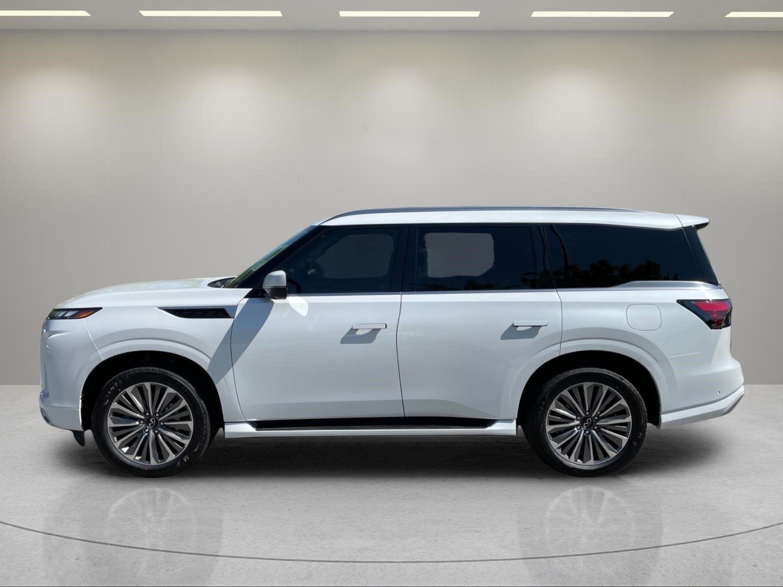 New 2026 RADIANT WHITE INFINITI Luxe 2WD image 2