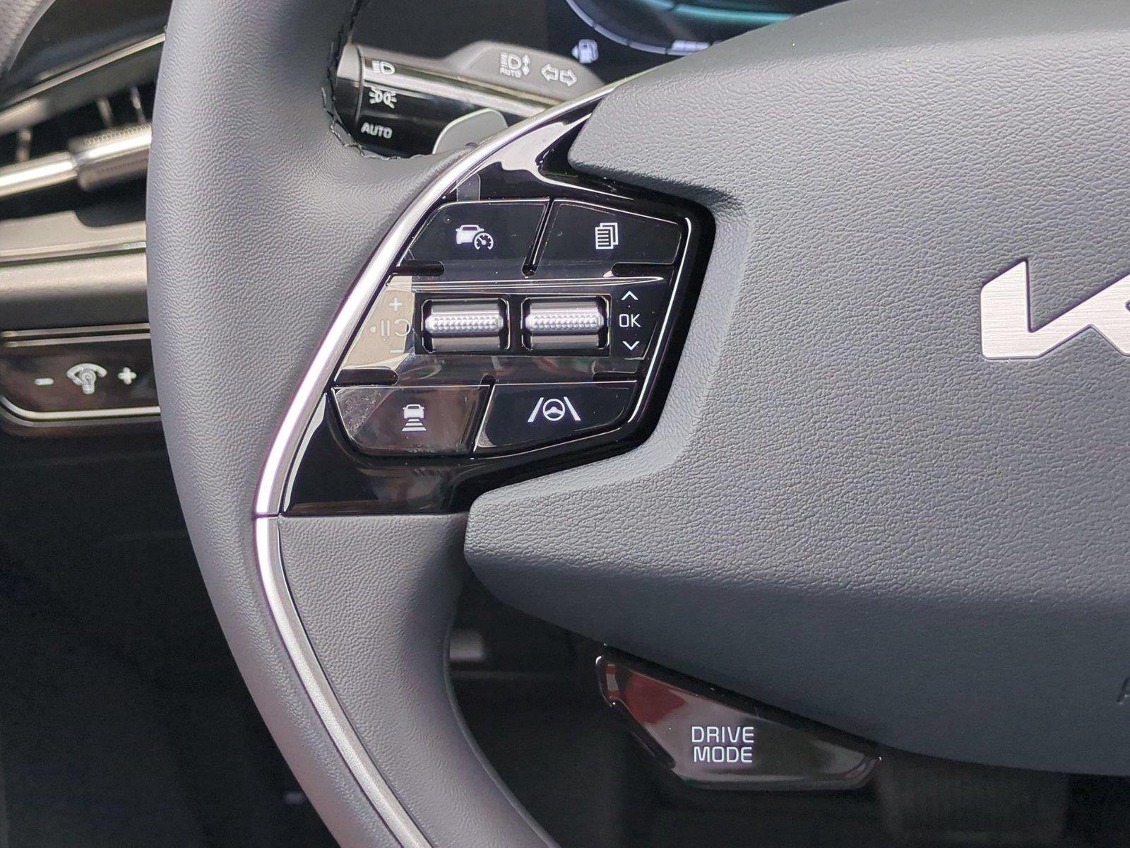 New 2026 Snow White Pearl Kia EX image 20