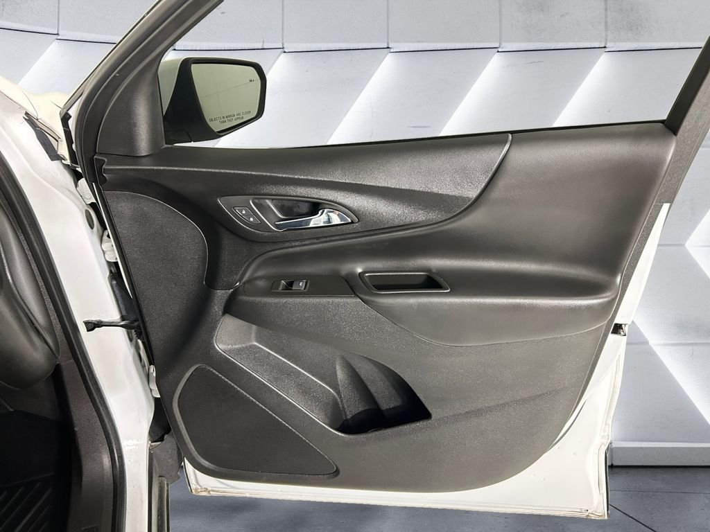 Used 2022 White Chevrolet LT image 15