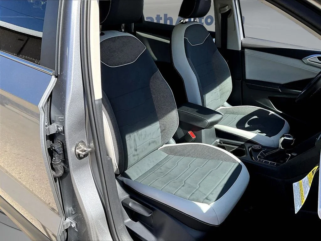 New 2026 Silver Volkswagen 1.5T SE image 11