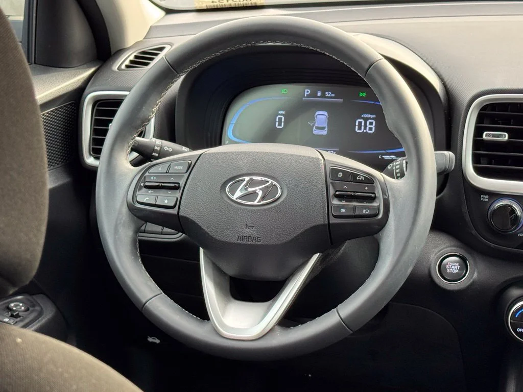 Used 2024 Silver Hyundai SEL image 27