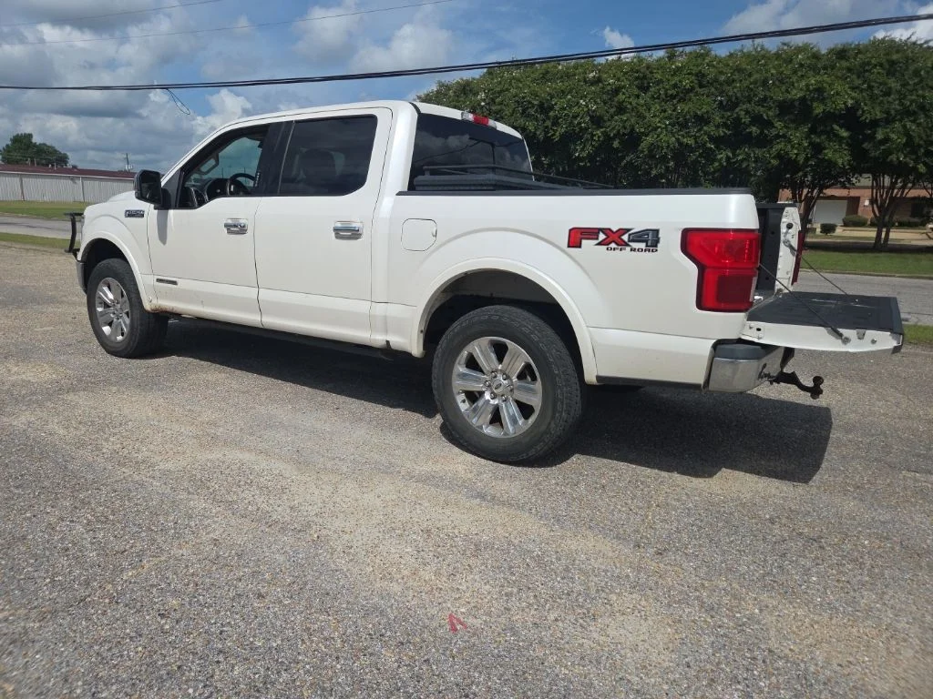 Used 2018 White Ford Lariat image 12