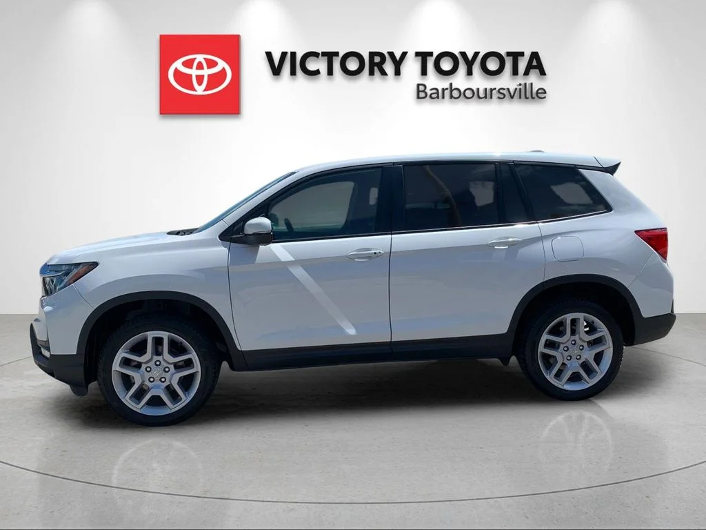 Used 2024 White Honda EX-L image 2