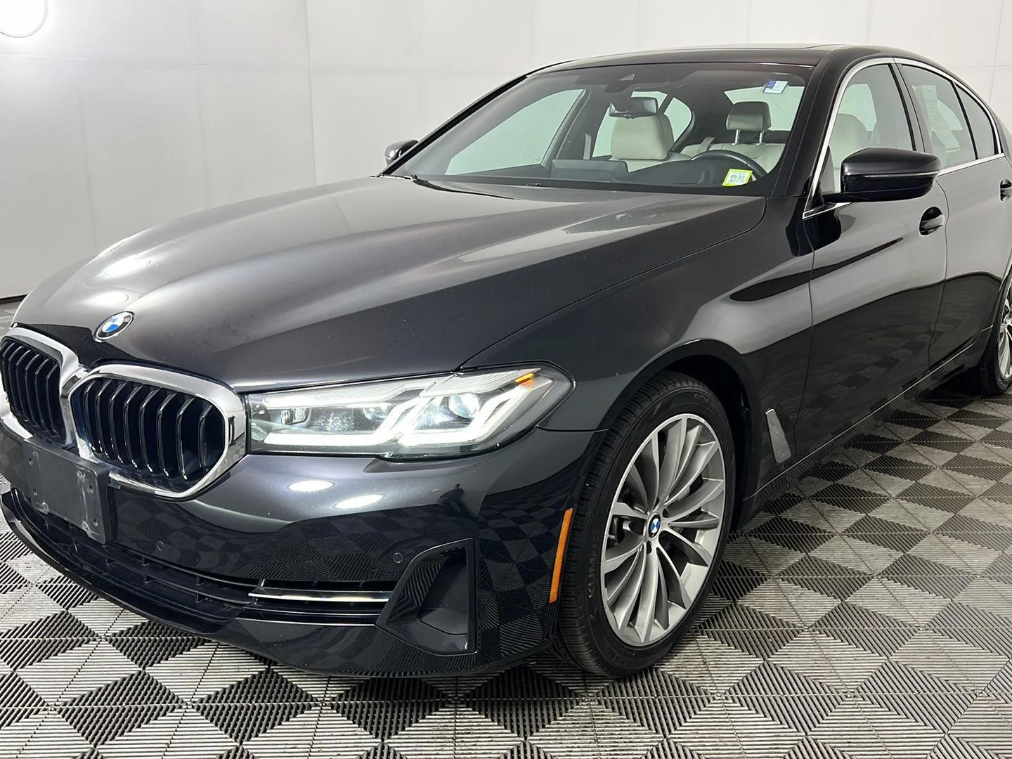 Used 2023 Black Sapphire Metallic BMW 540i xDrive image 21
