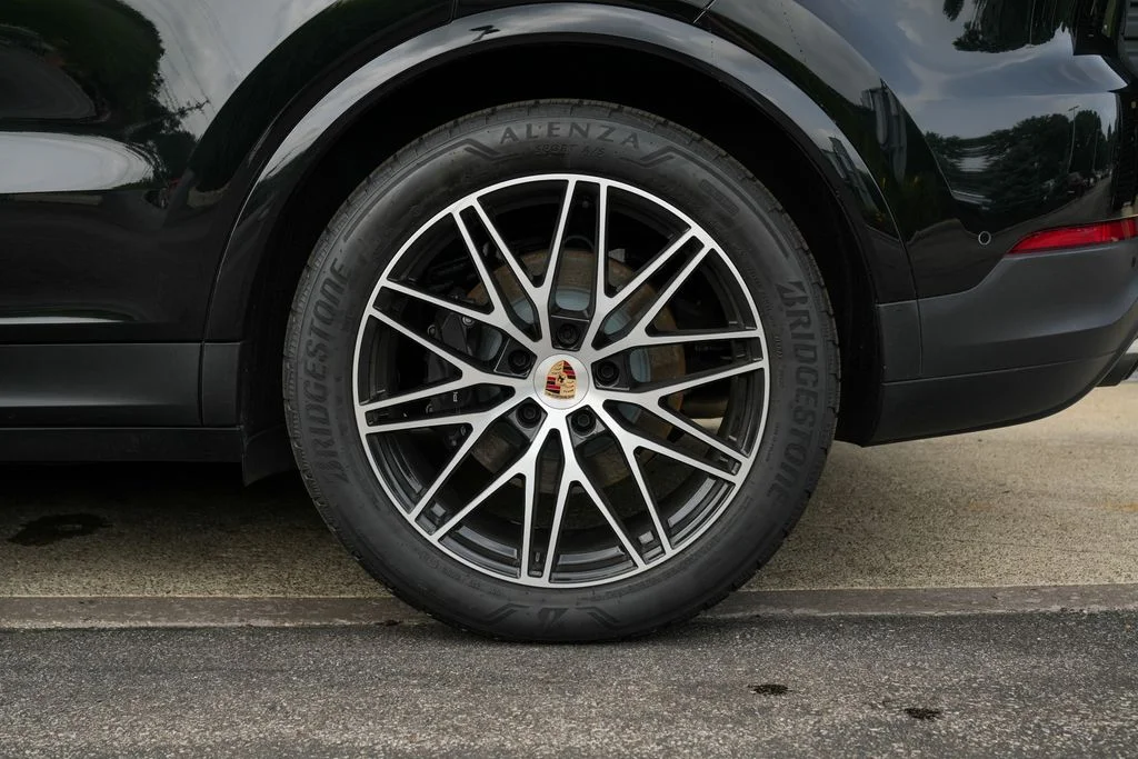 Certified Used 2025  Porsche Base image 12