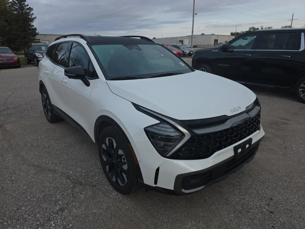 Used 2023 White Kia X-Line Prestige image 1