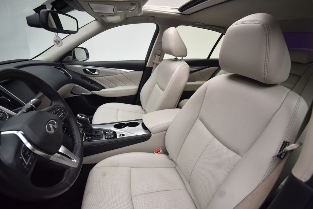 Used 2021 Majestic White INFINITI 3.0t LUXE image 15