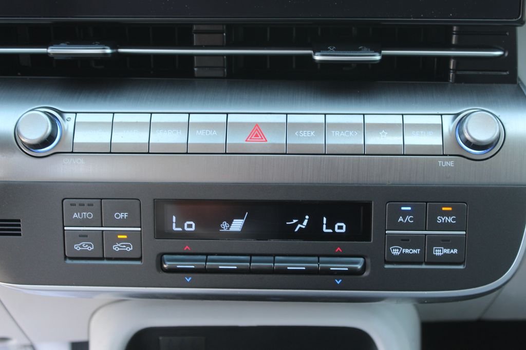 Used 2024 White Hyundai SEL image 22