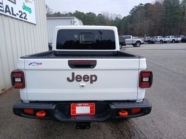 New 2026 Bright White Clear-Coat Exterior Paint Jeep Mojave X image 4