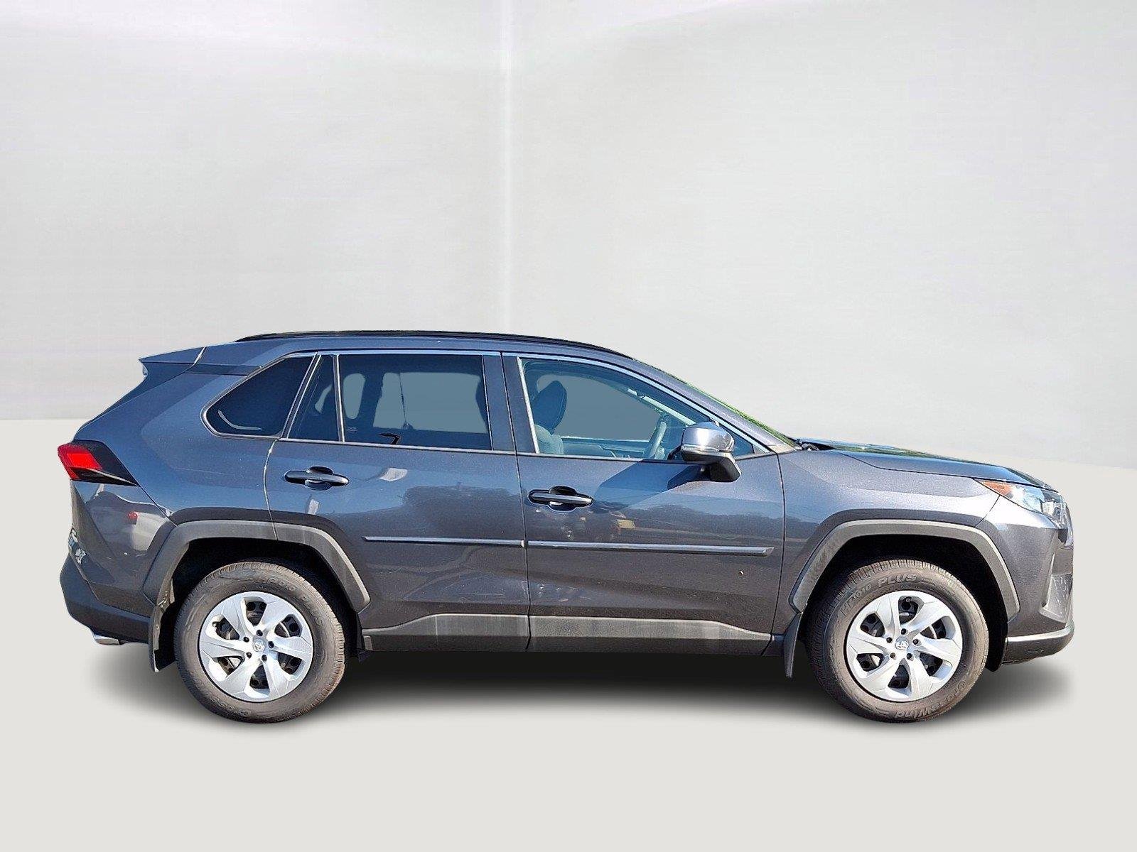 Used 2020 Magnetic Gray Metallic Toyota LE image 7