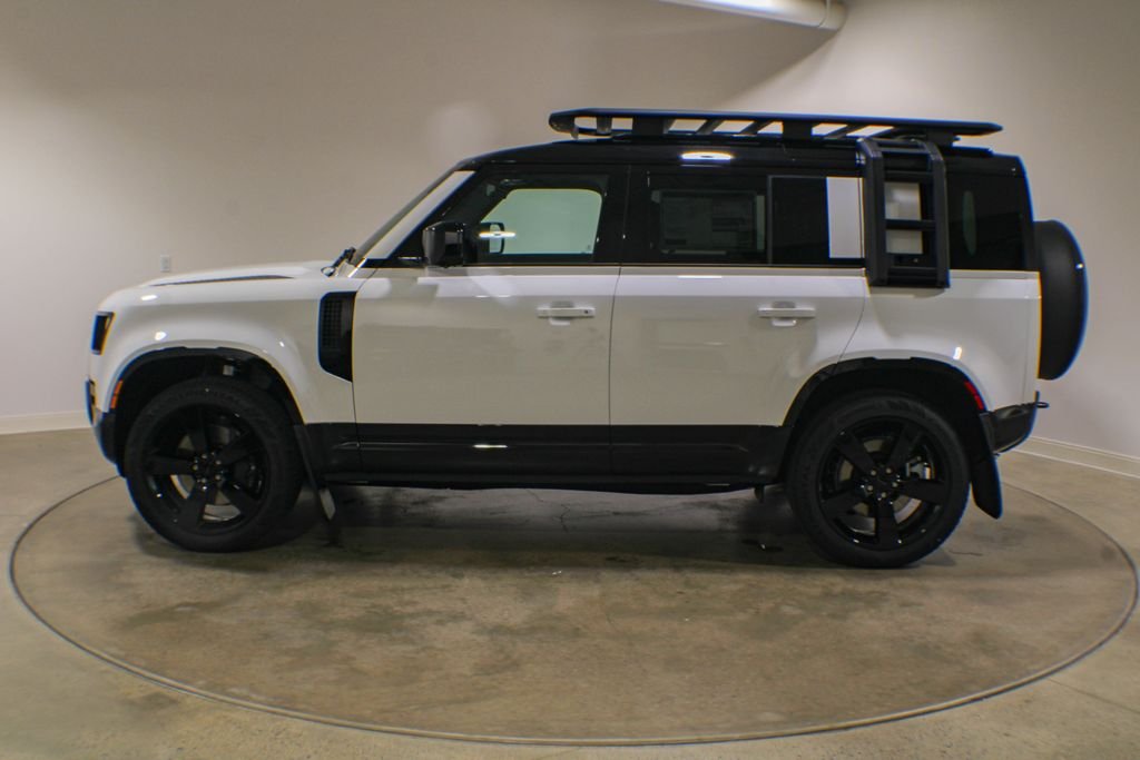 New 2026 Fuji White Land Rover X-Dynamic SE image 3