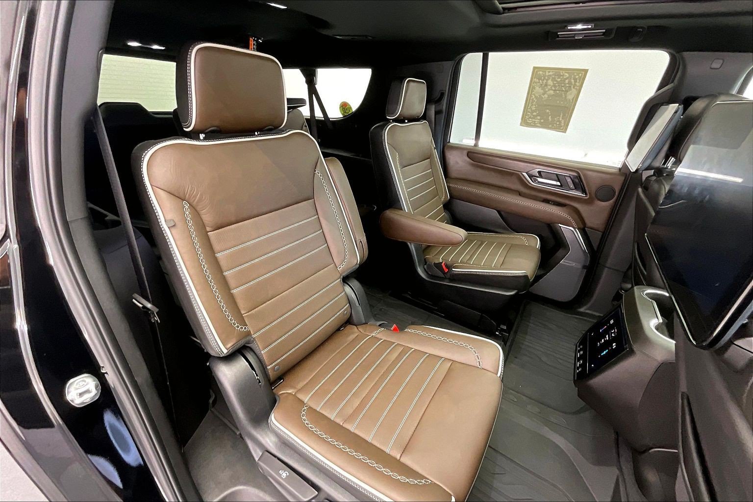 2026 GMC Yukon XL Denali Ultimate - Photo 10