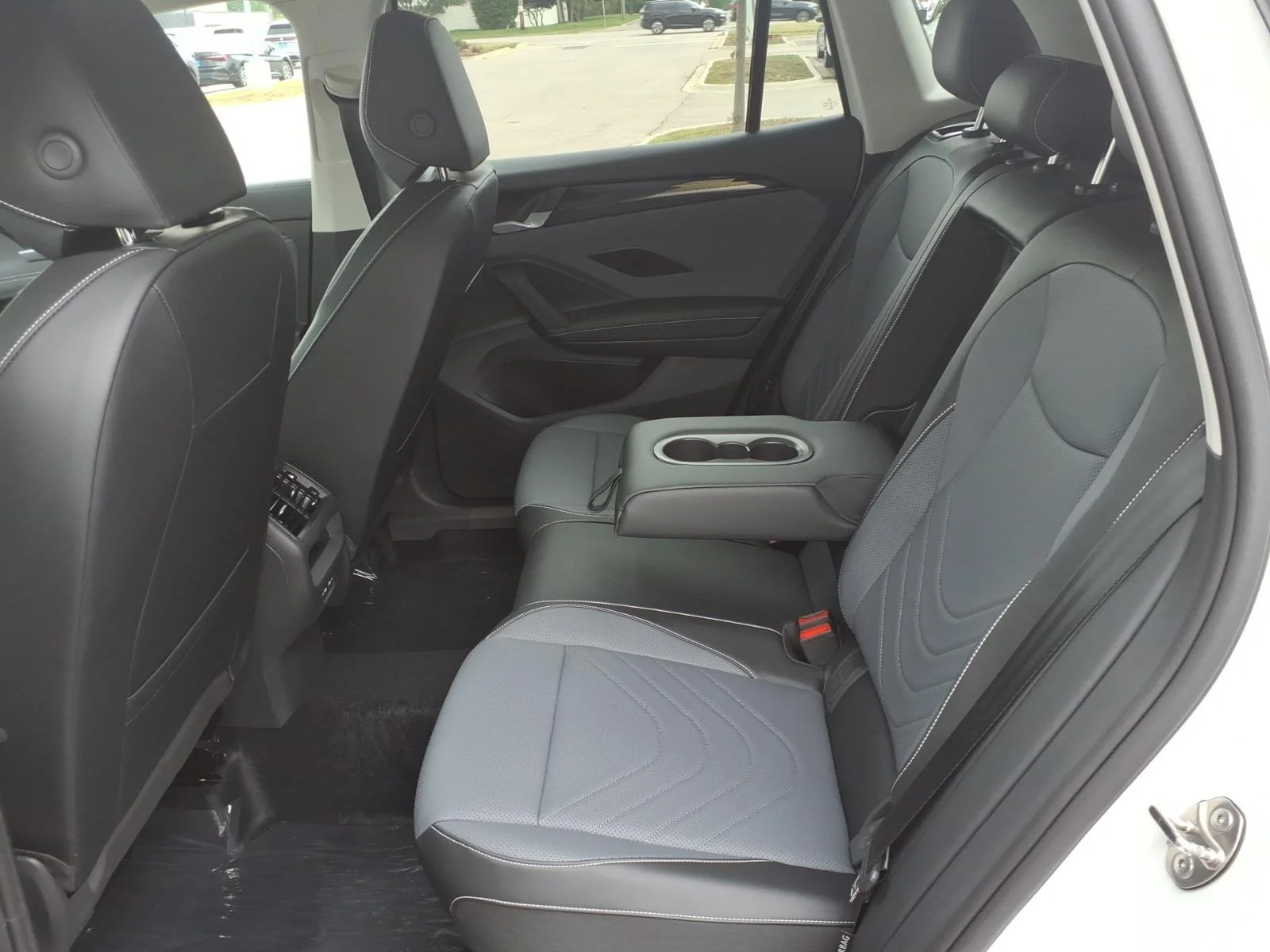 New 2026 Pure White Volkswagen 2.0T SE image 25