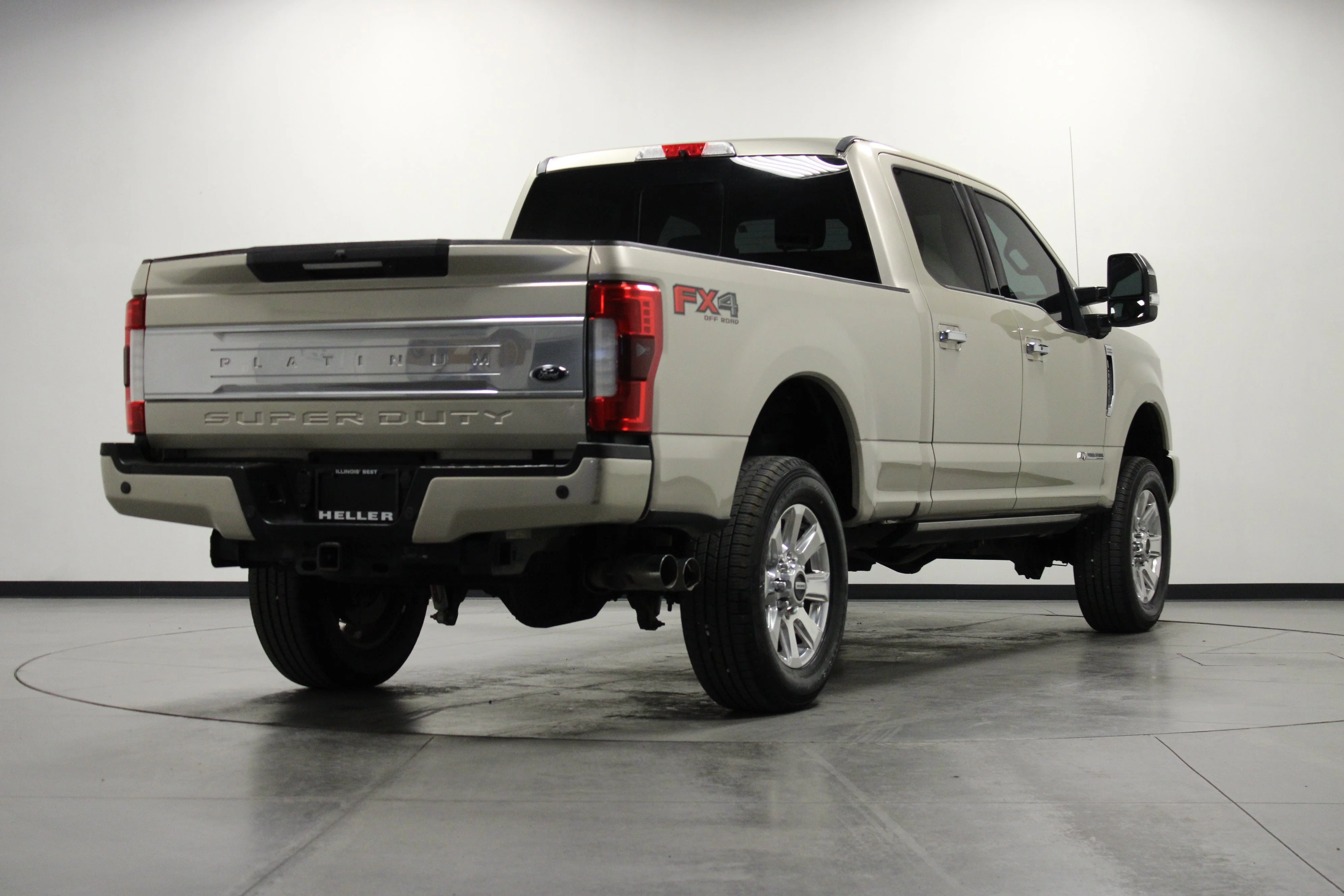 Used 2017 White Gold Metallic Ford Platinum image 4