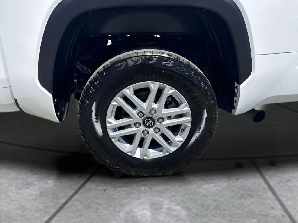 Used 2025 White Toyota SR5 image 33