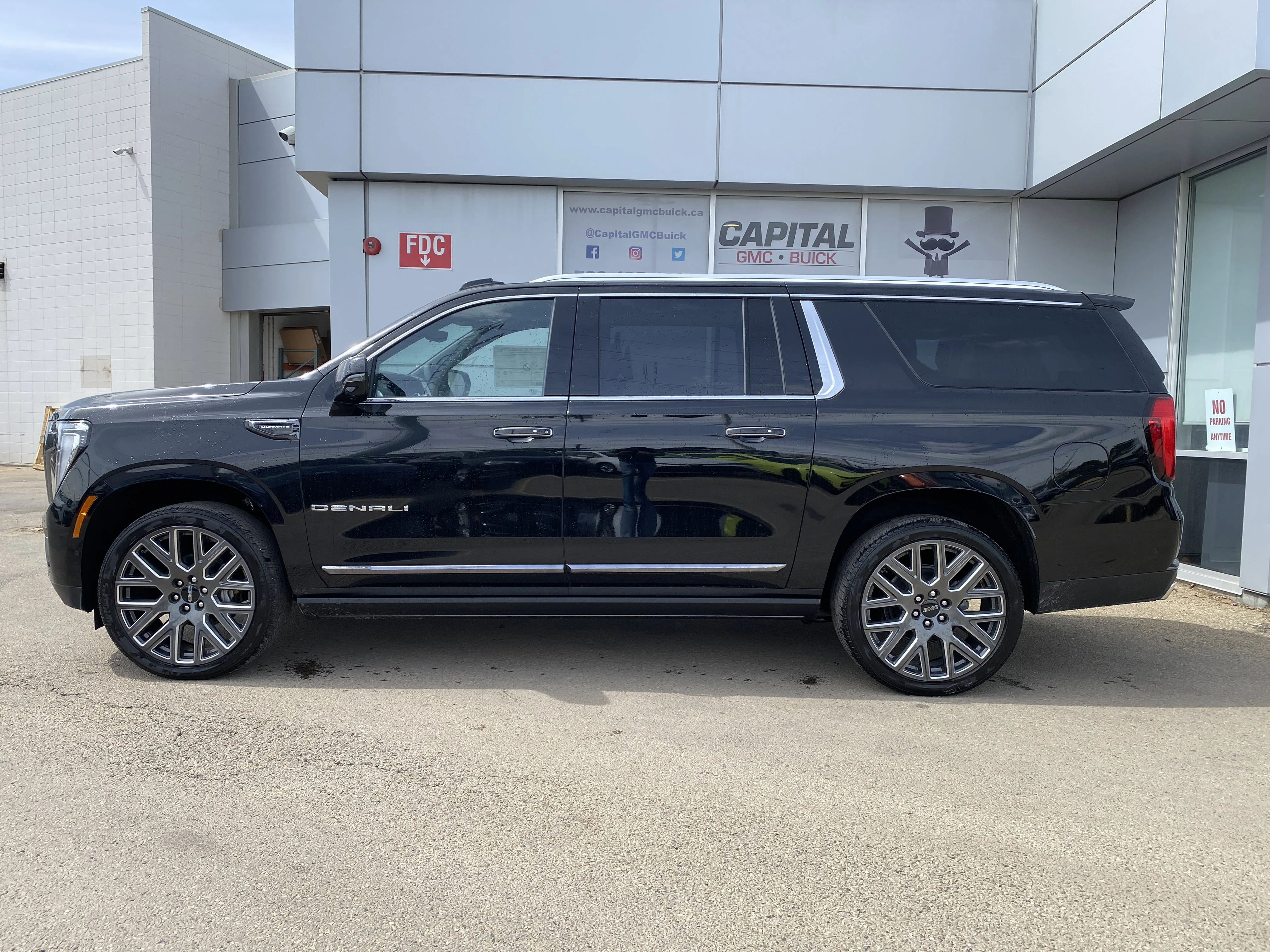 New 2026 ONYX BLACK GMC Denali Ultimate image 3