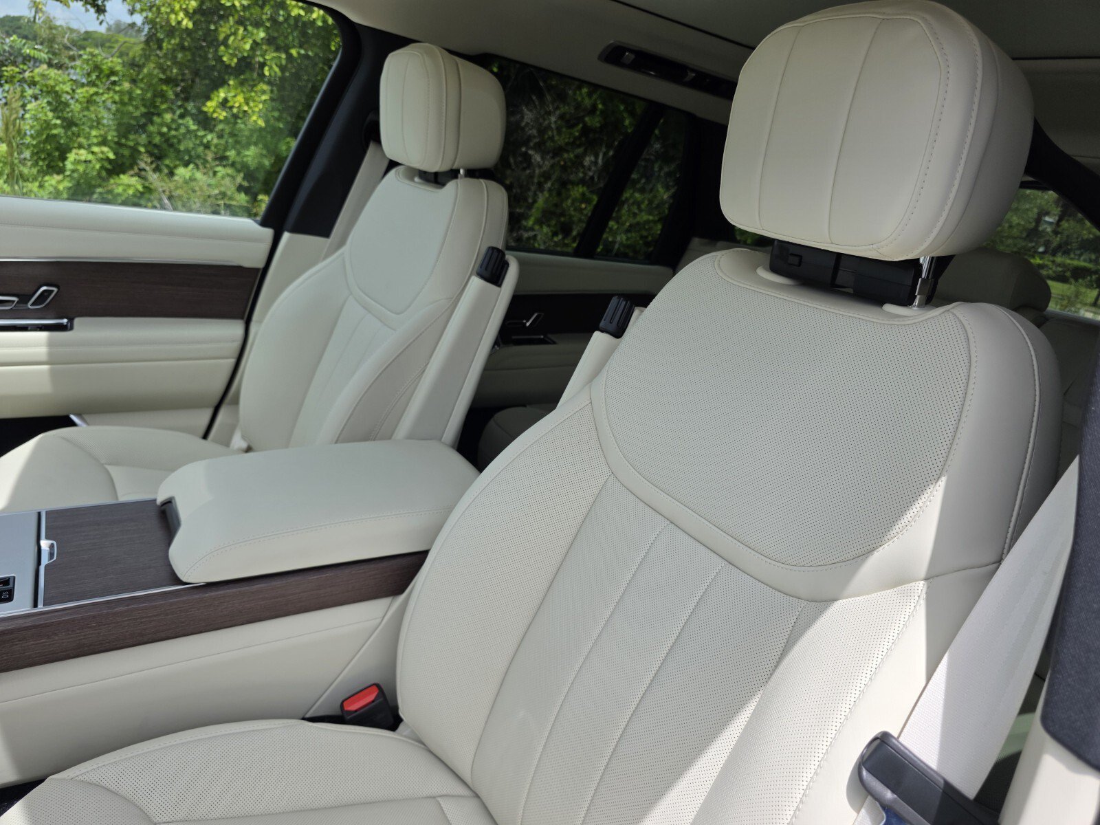 New 2026 Charente Grey LAND ROVER SE image 11