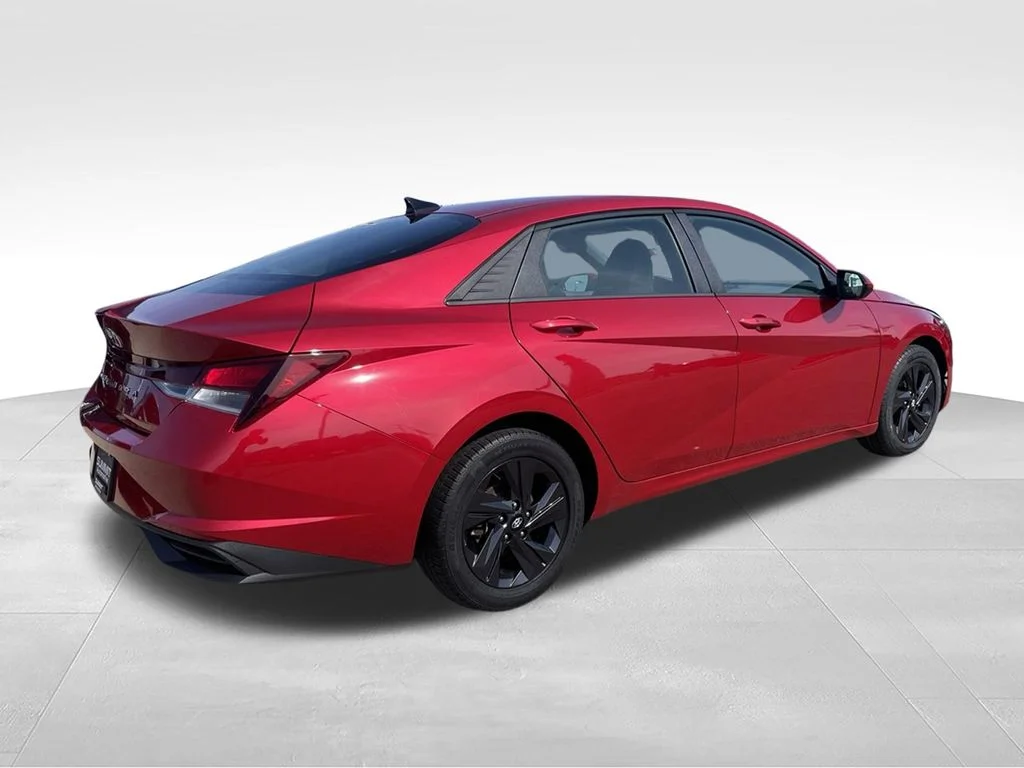 Used 2023 Calypso Red Hyundai SEL image 4